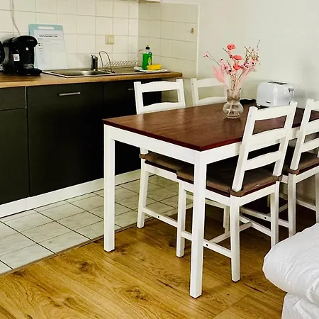Studio Apartment In Stoetteritz With Balcony - Great Public Transport Links To The City Leipzig Eksteriør billede