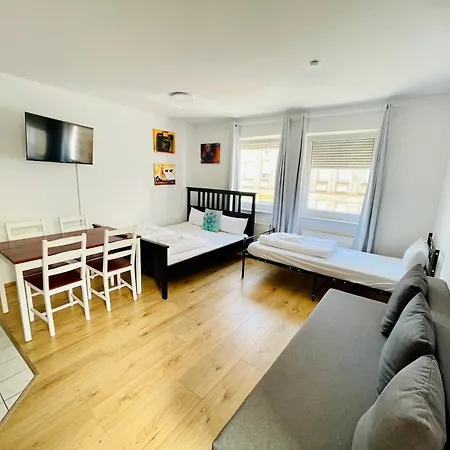 Studio Apartment In Stoetteritz With Balcony - Great Public Transport Links To The City Leipzig Eksteriør billede