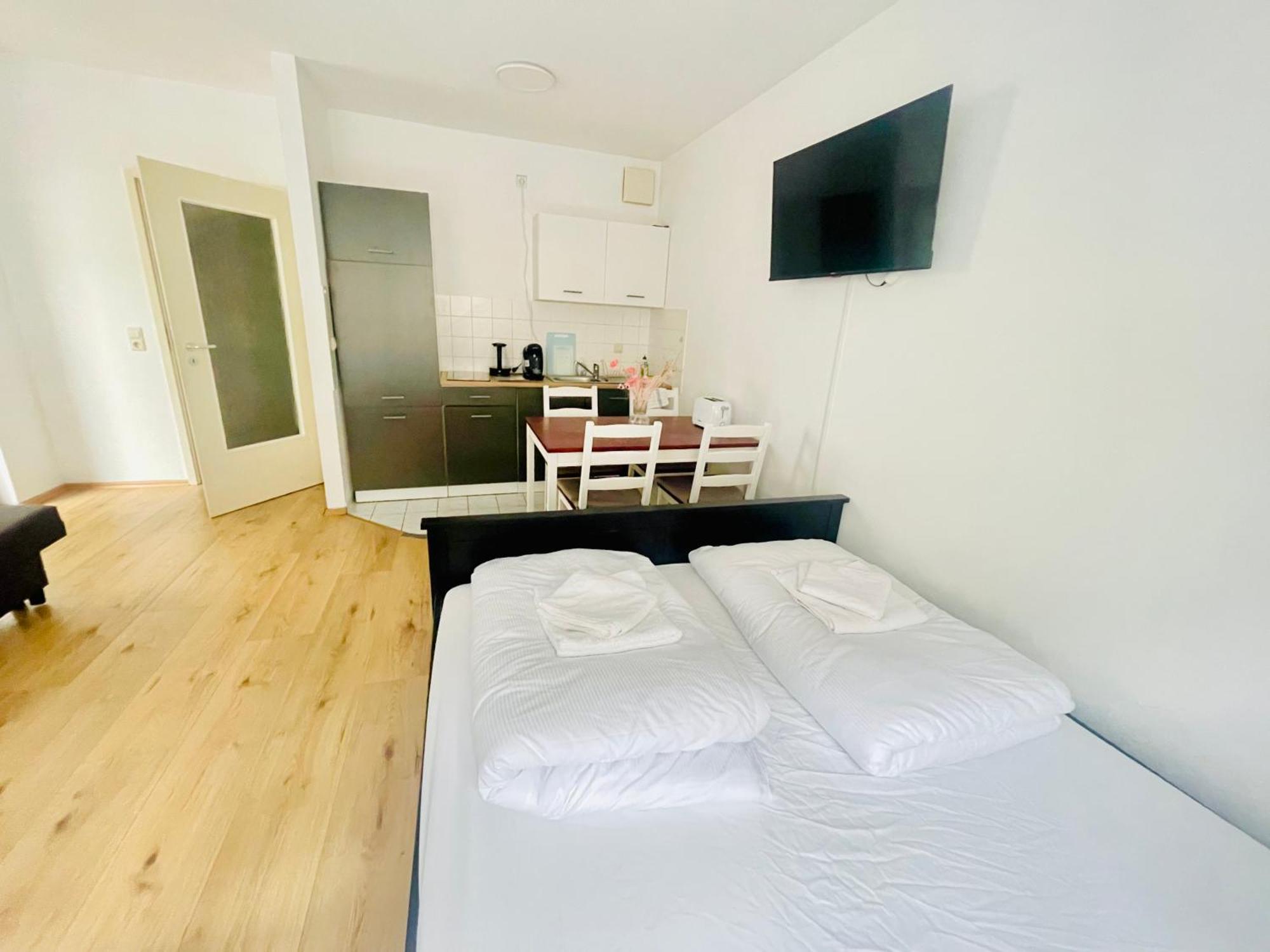 In Stoetteritz With Balcony - Great Public Transport Links To The Apartment *