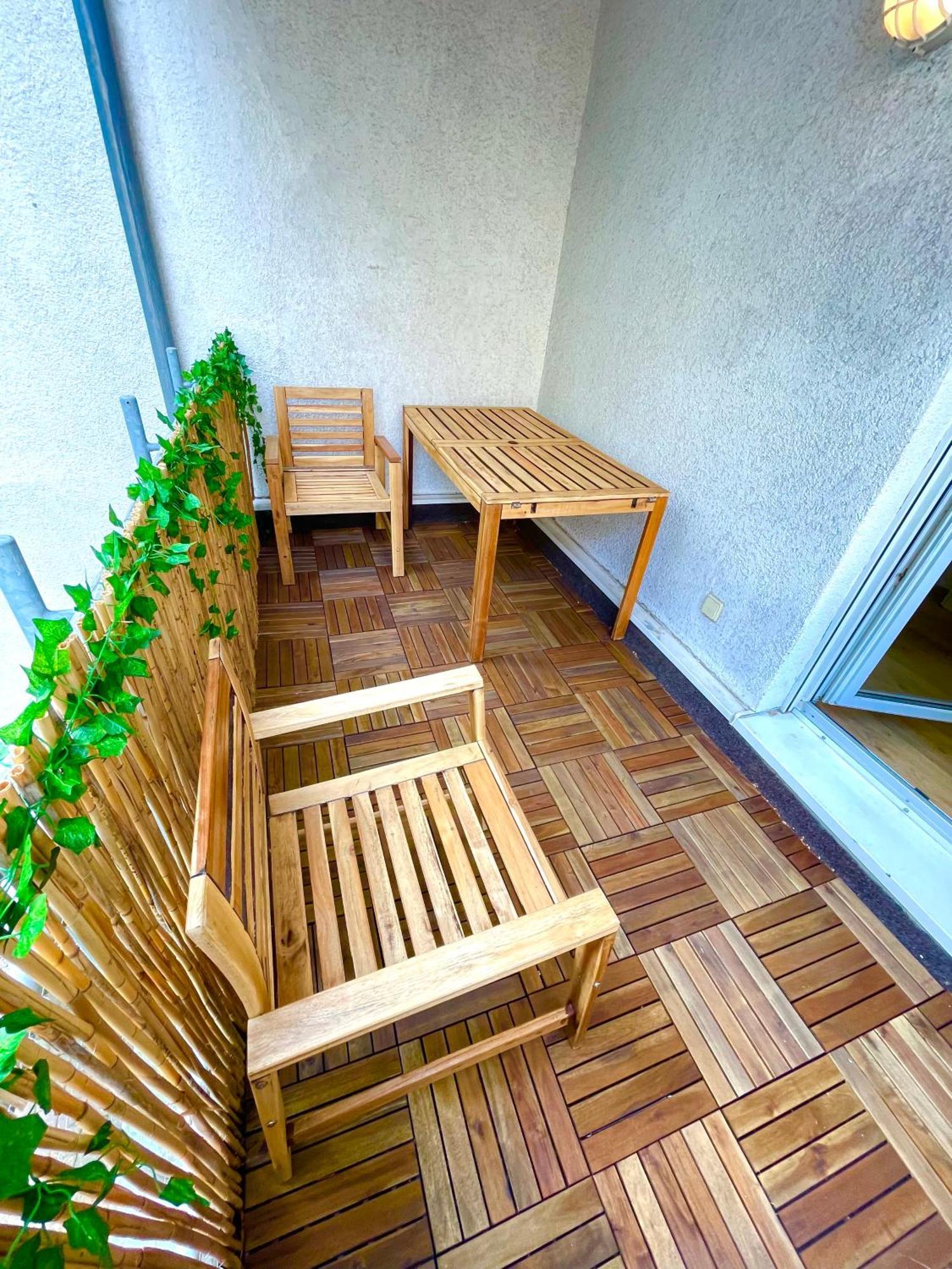 Apartment In Stoetteritz With Balcony - Great Public Transport Links To The *